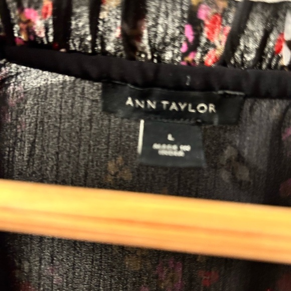Ann Taylor Blouse. Size large. - Picture 2 of 2